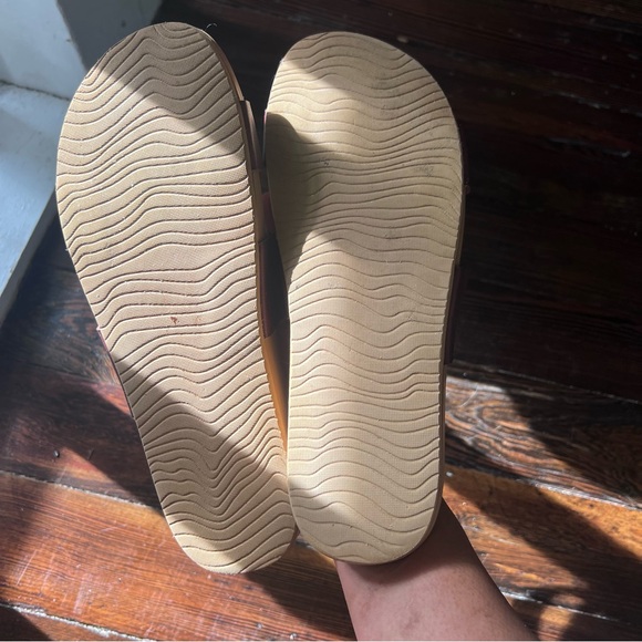 Reef Red Sandals Sleek Flip Flops  (Free Shipping) - Picture 5 of 8